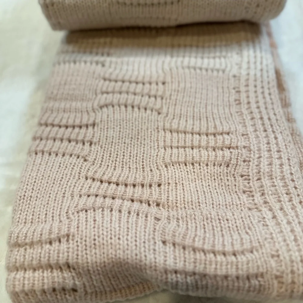 UGG Soft Knit blanket in Light Pink-start with darker pink and it get lighter